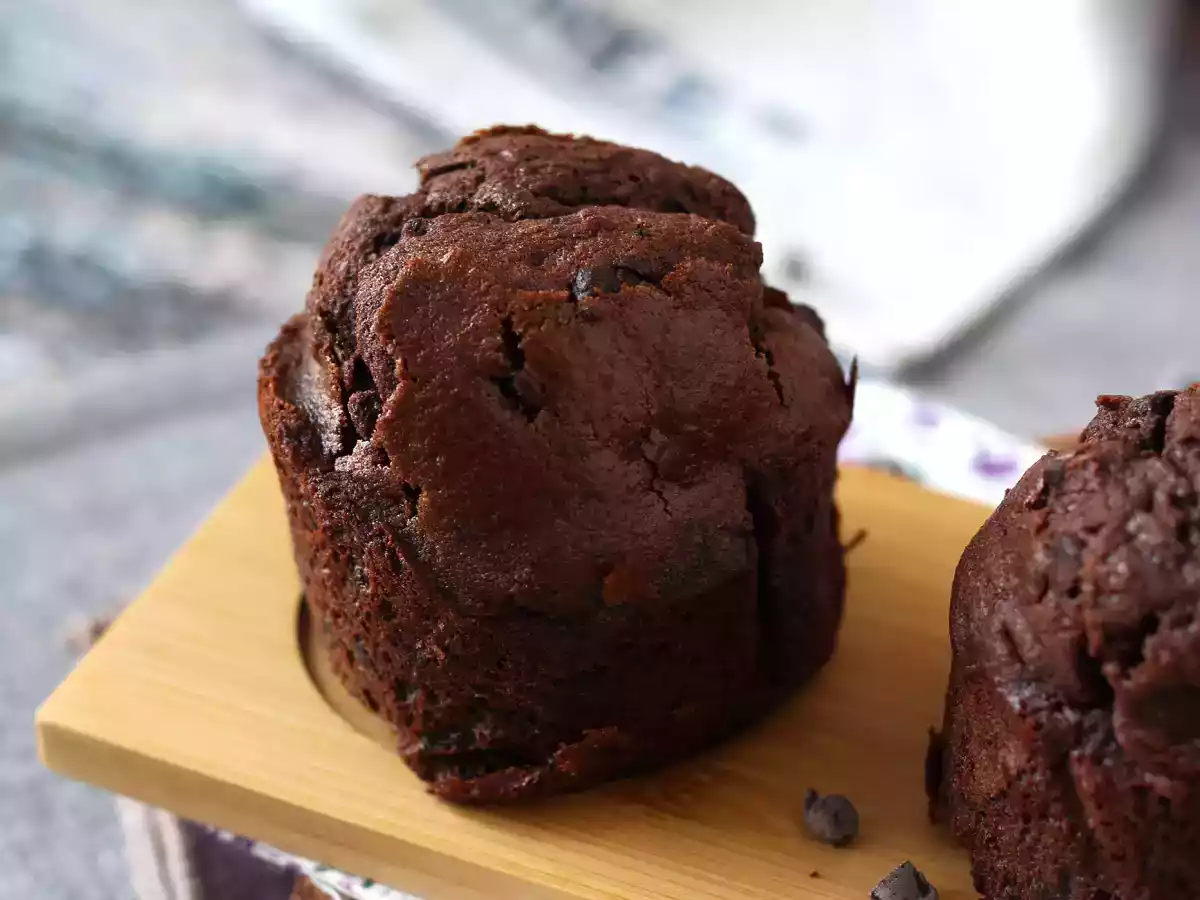 The best chocolate muffins: huge and fluffy - photo 5