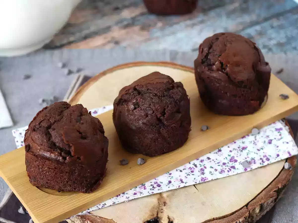 The best chocolate muffins: huge and fluffy - photo 7