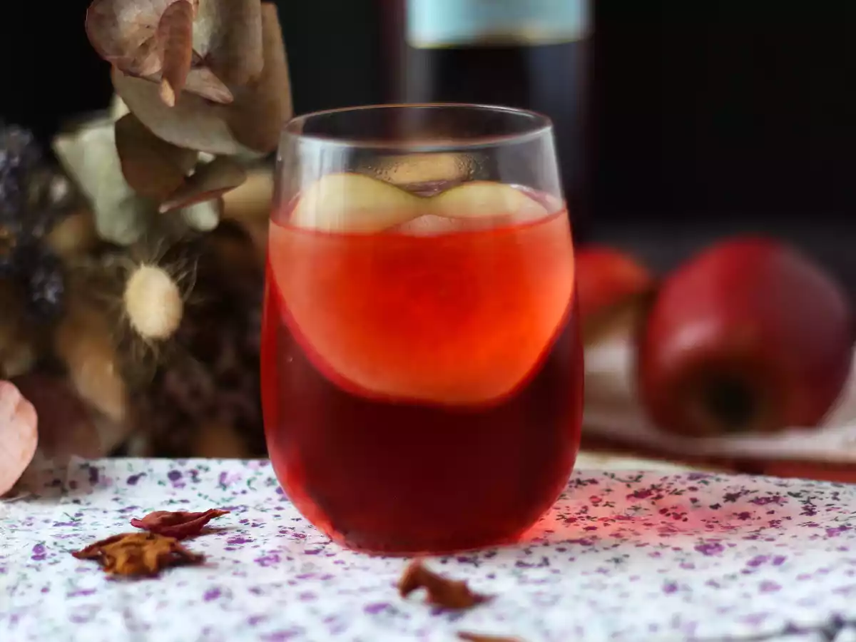The perfect cocktail for valentine's day, the cranberry spritz! - photo 4