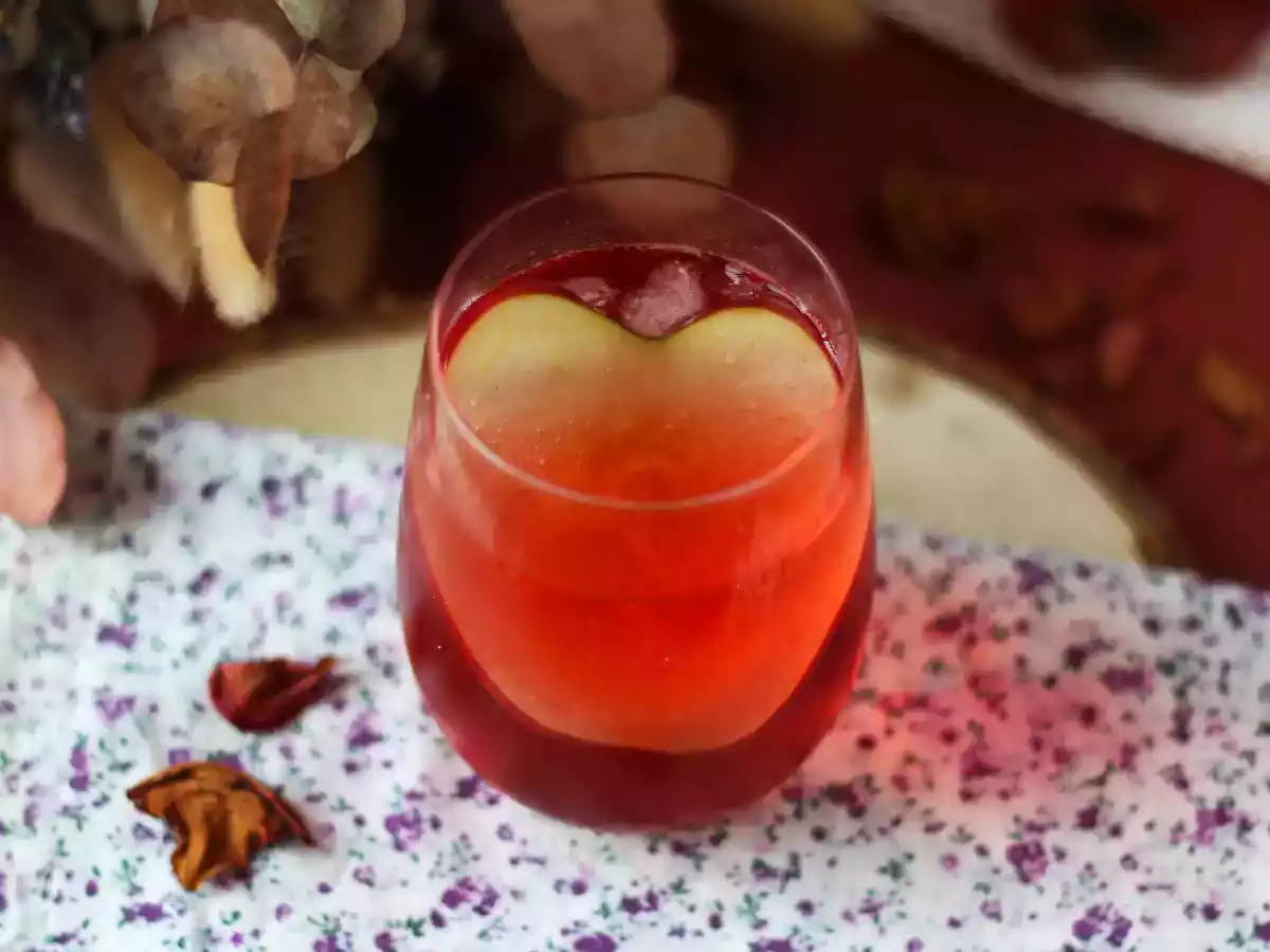 The perfect cocktail for valentine's day, the cranberry spritz! - photo 5