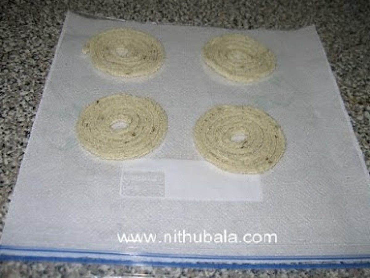 Thenkai Pal Mullu Murukku (Coconut Milk Murukku) - photo 2