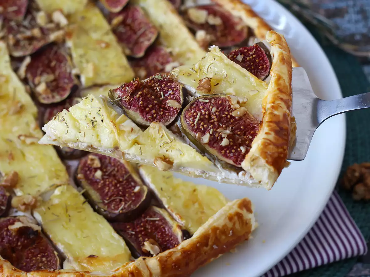 Thin-crust tart with figs, brie, and walnuts - photo 3