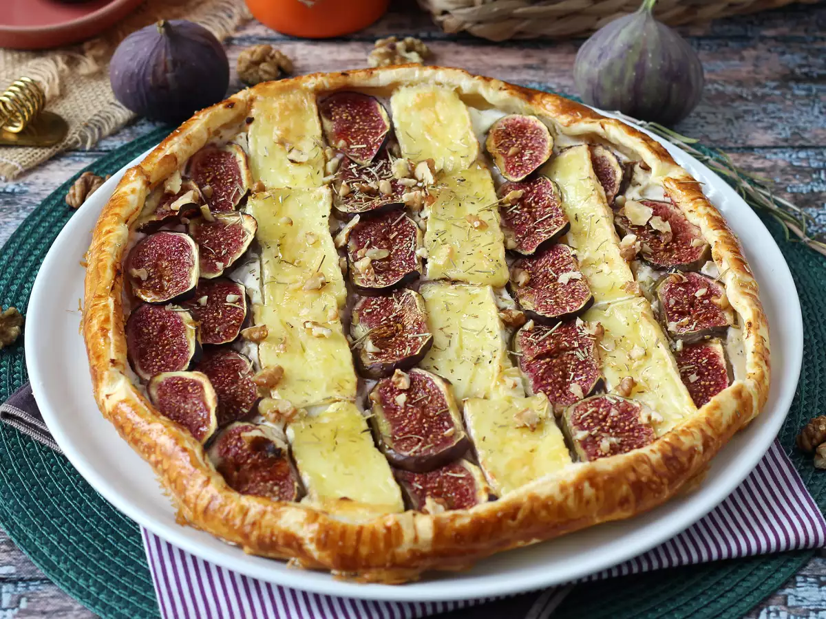 Thin-crust tart with figs, brie, and walnuts - photo 6