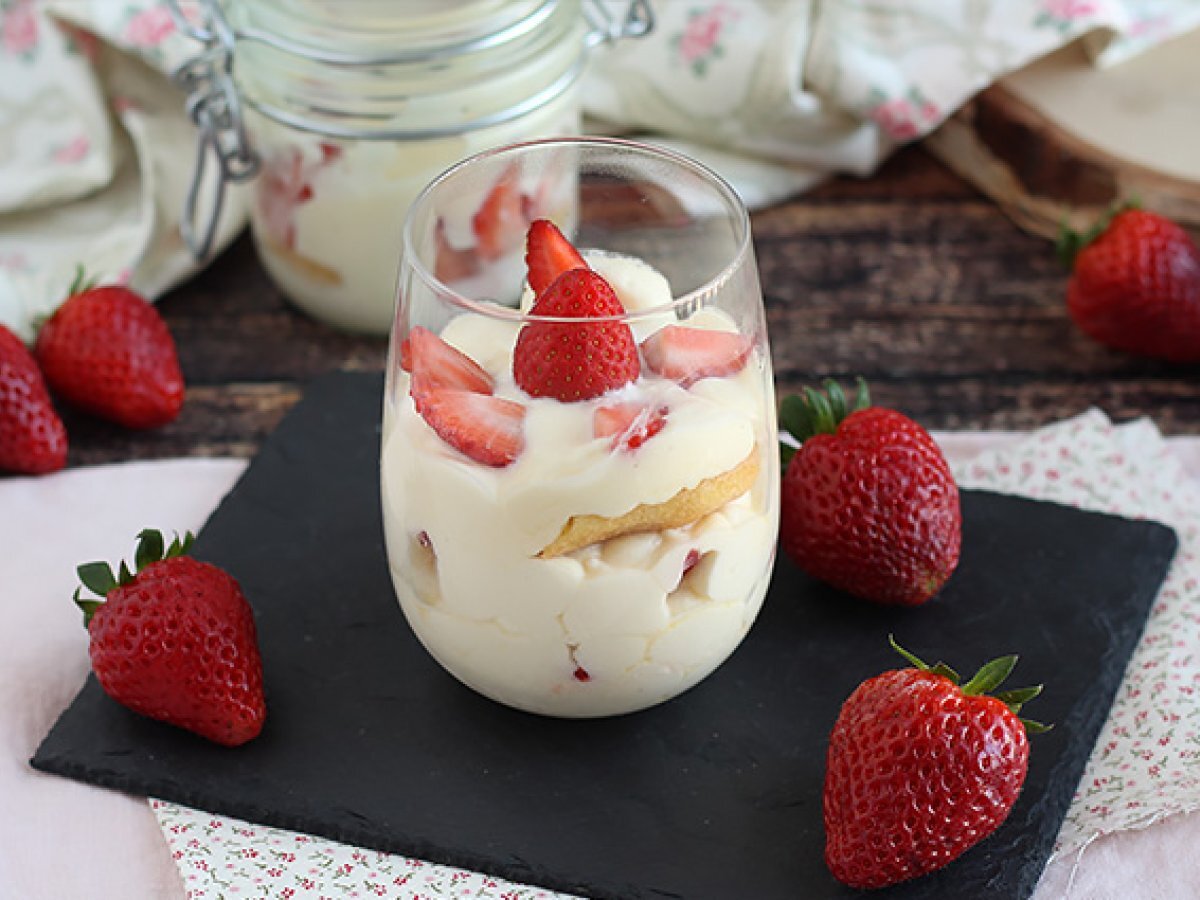 Tiramisu verrines with strawberries