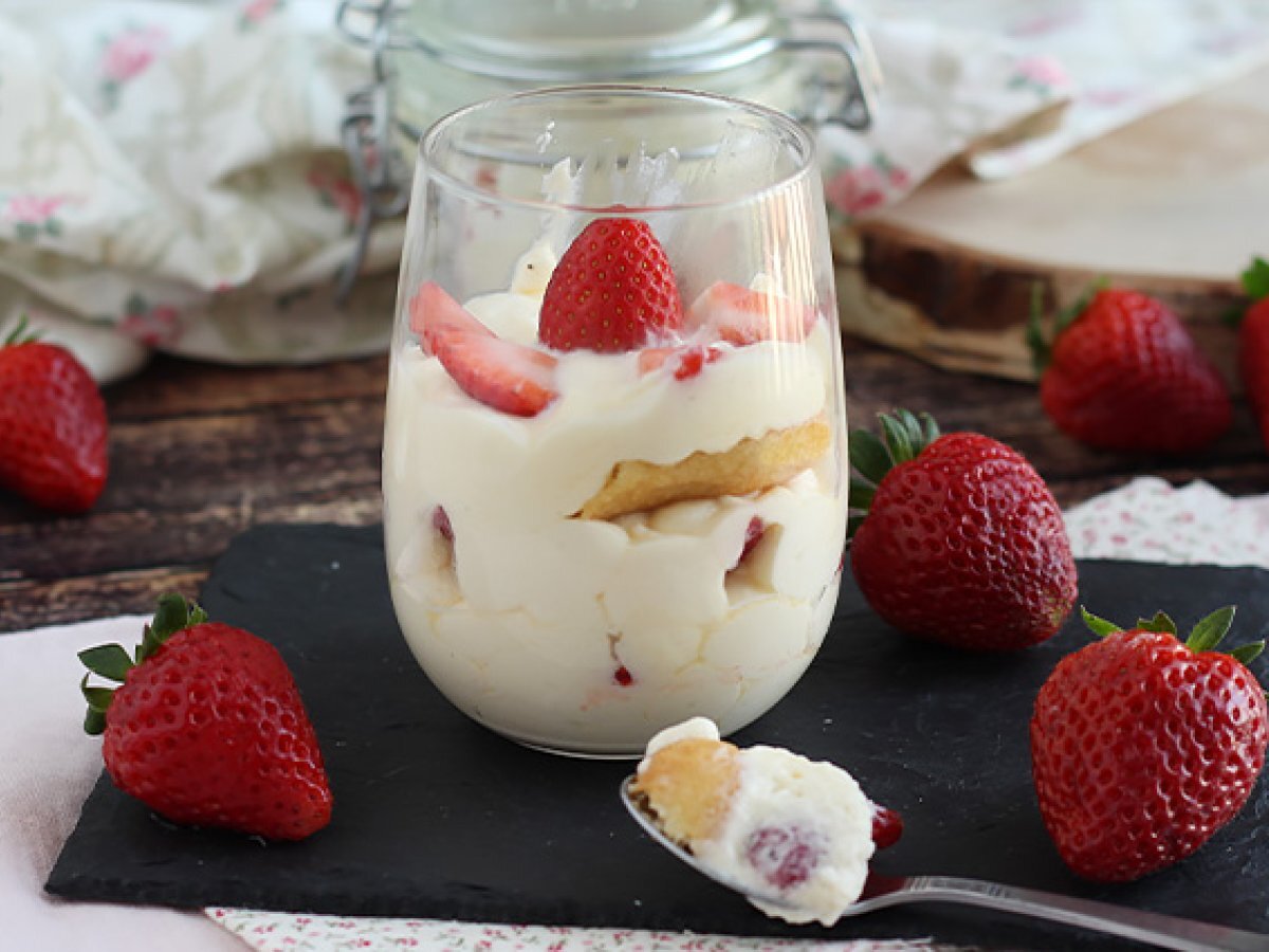 Tiramisu verrines with strawberries - photo 2