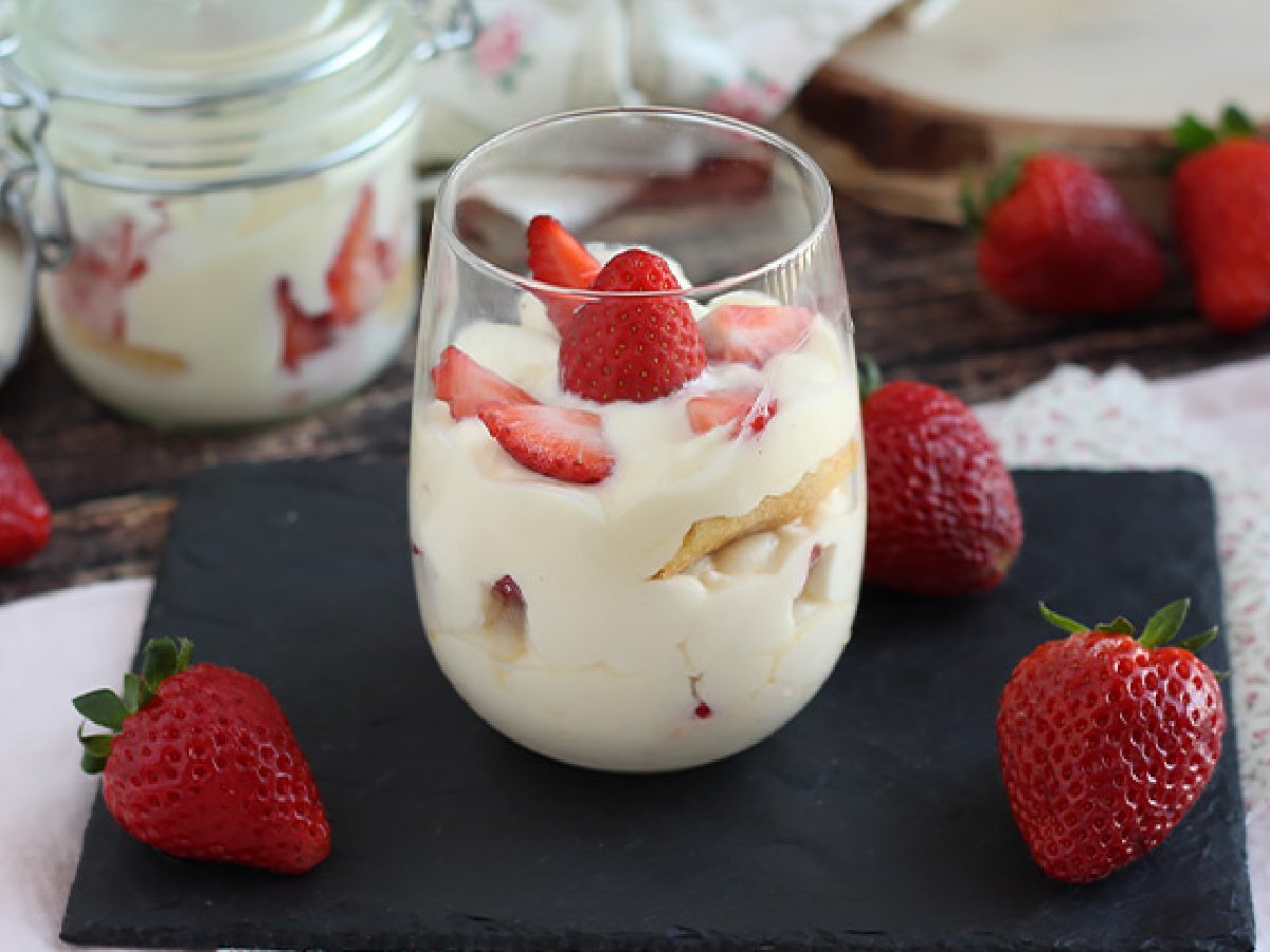 Tiramisu verrines with strawberries - photo 4