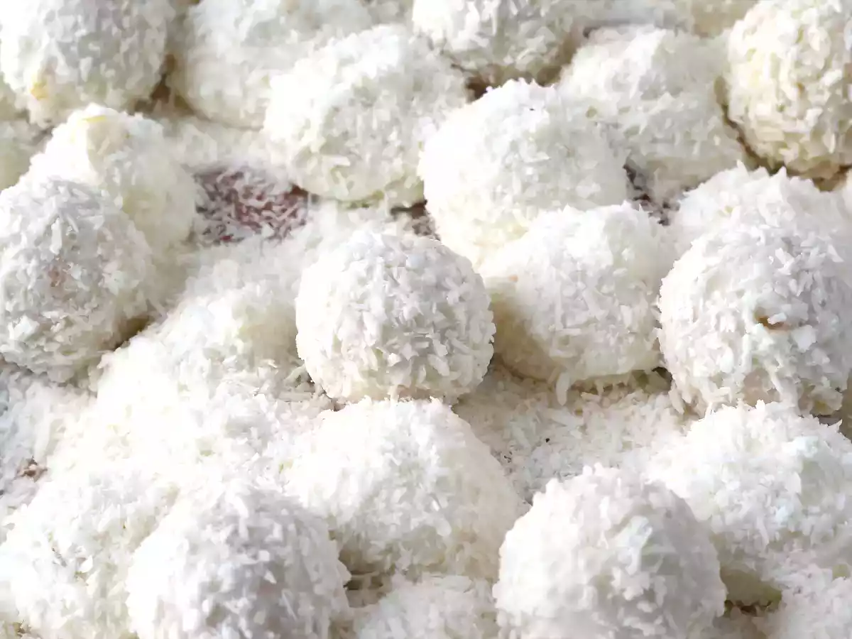 Tiramisu with raffaello, the best coconut dessert - photo 3