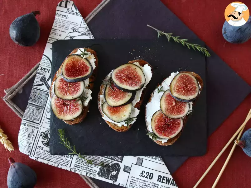Toast with figs, goat cream cheese, honey and rosemary, photo 4