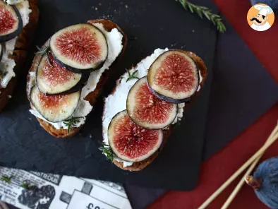 Toast with figs, goat cream cheese, honey and rosemary, photo 5