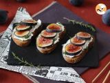 Toast with figs, goat cream cheese, honey and rosemary, photo 1