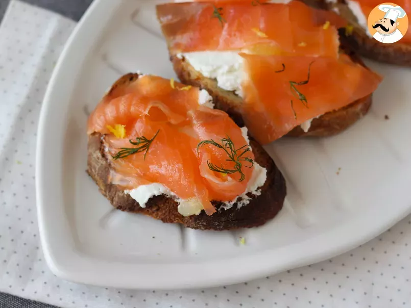 Toasts with smoked salmon and goatcheese, photo 3