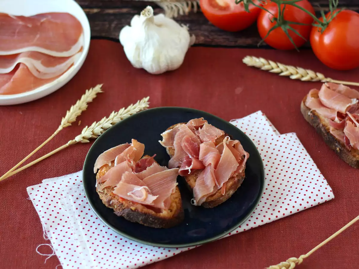Tomato and Serrano ham toast - photo 4