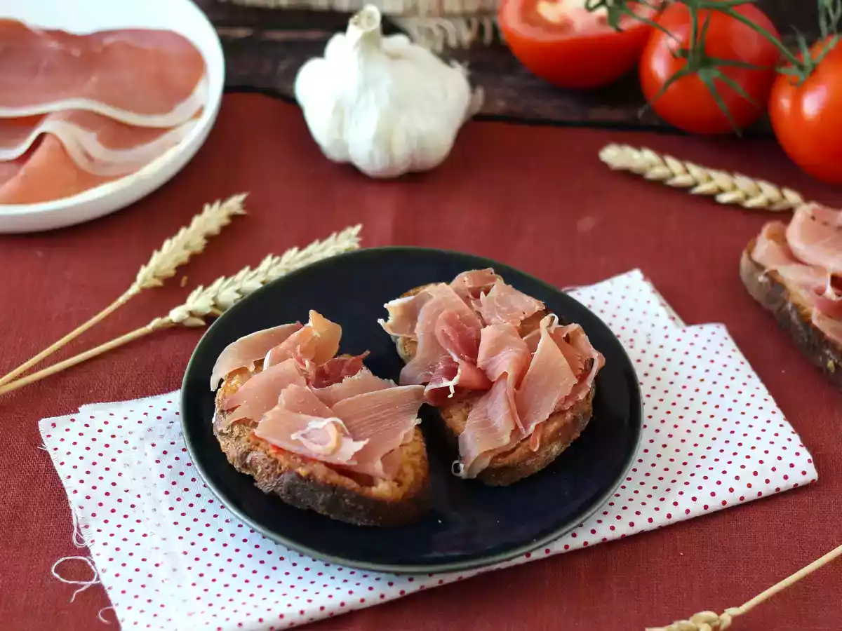 Tomato and serrano ham toast - the perfect spanish tapas