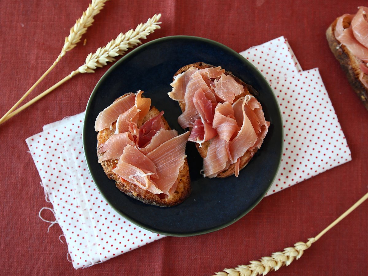 Tomato and Serrano ham toast - The perfect Spanish tapas - photo 2