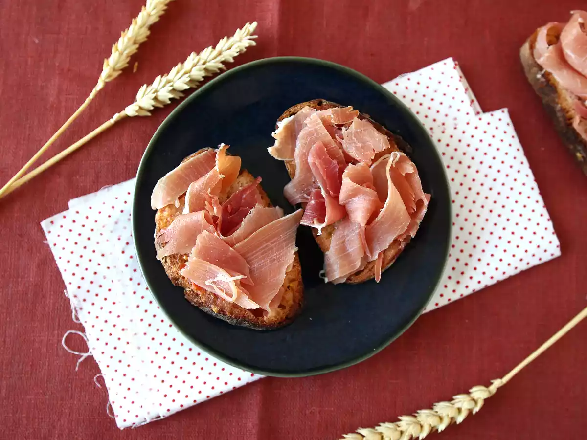 Tomato and serrano ham toast - the perfect spanish tapas - photo 2