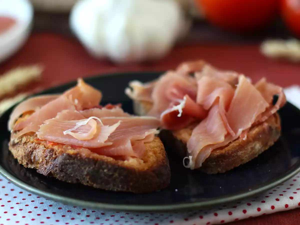Tomato and serrano ham toast - the perfect spanish tapas - photo 3