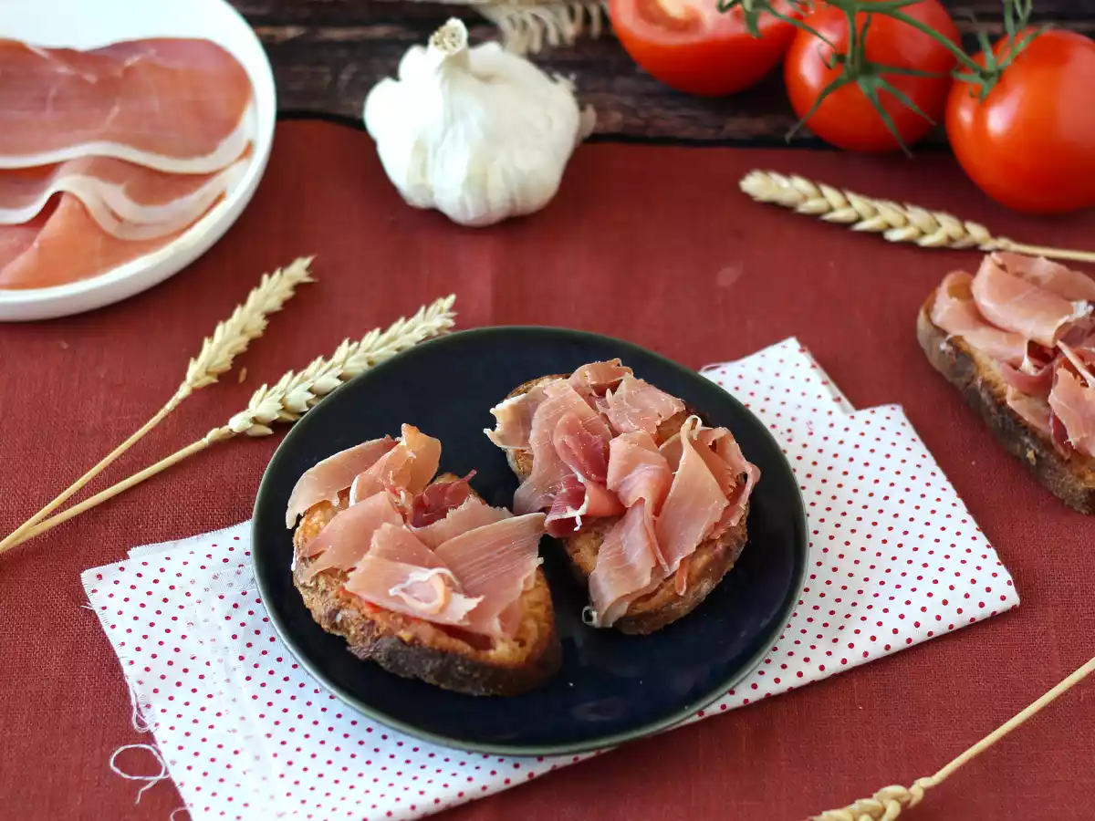 Tomato and serrano ham toast - the perfect spanish tapas - photo 4
