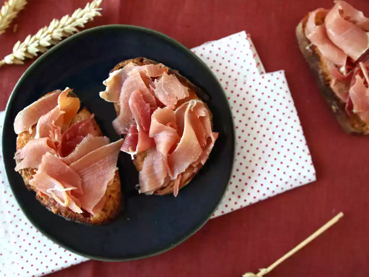 Tomato and serrano ham toast - the perfect spanish tapas - photo 5