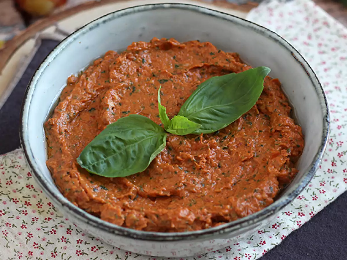 Tomato confit and basil spread