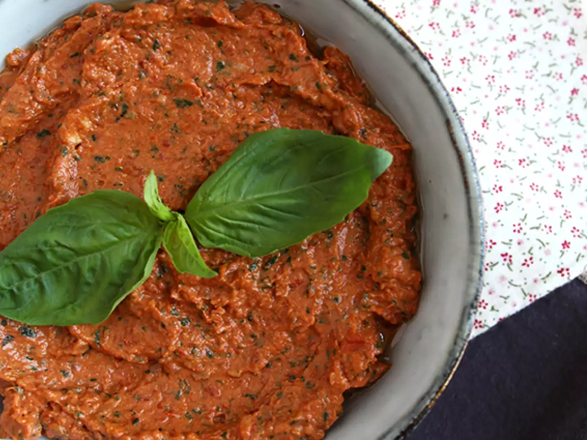 Tomato confit and basil spread - photo 2