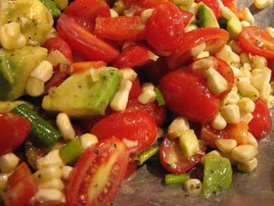 Tomato, corn, and avocado salad - Recipe Petitchef