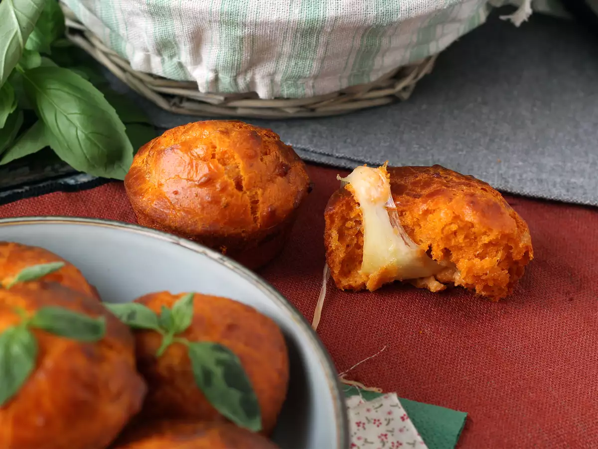 Tomato muffins with a gooey mozzarella center - photo 2