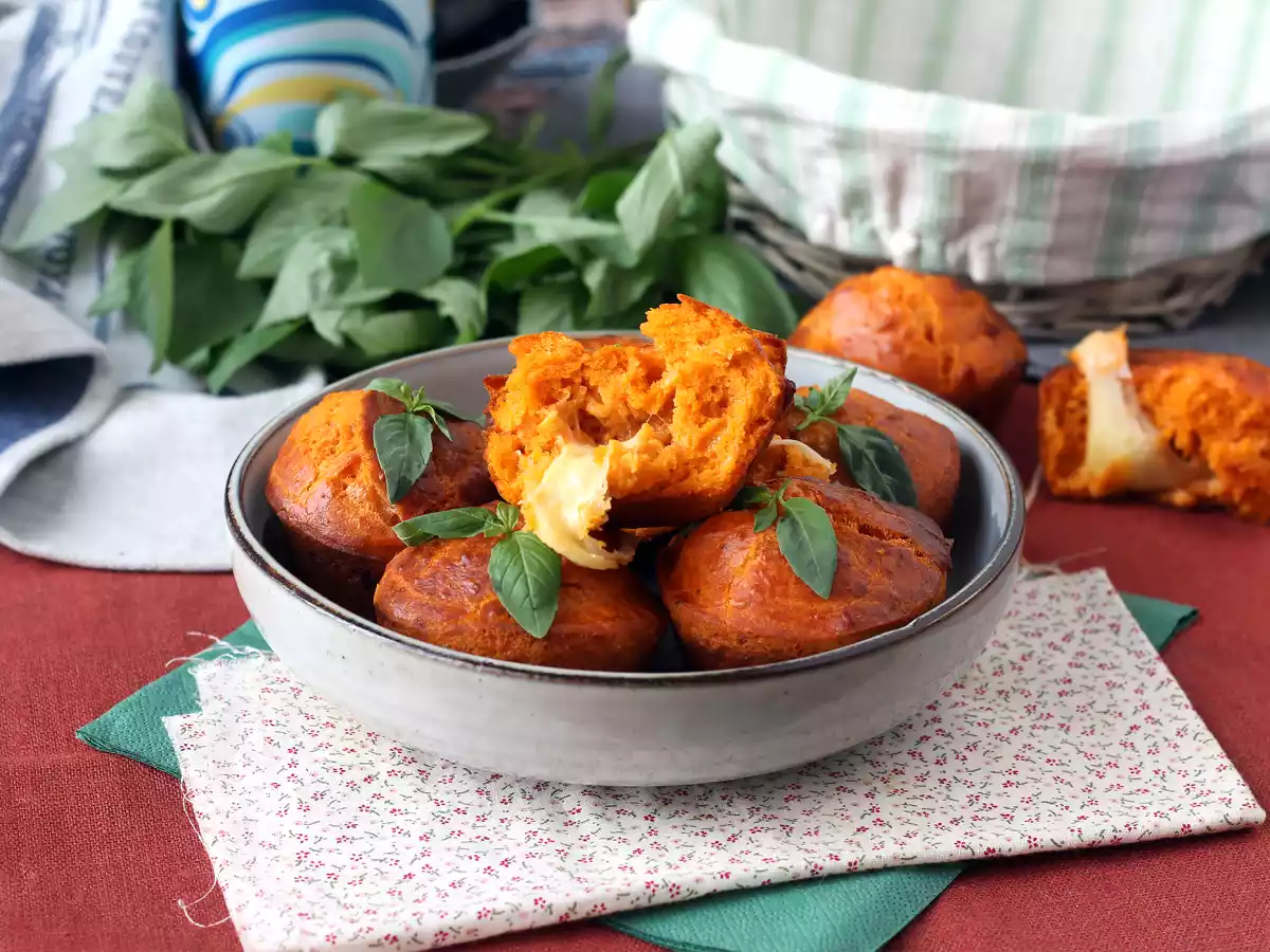 Tomato muffins with melty mozzarella inside - photo 4