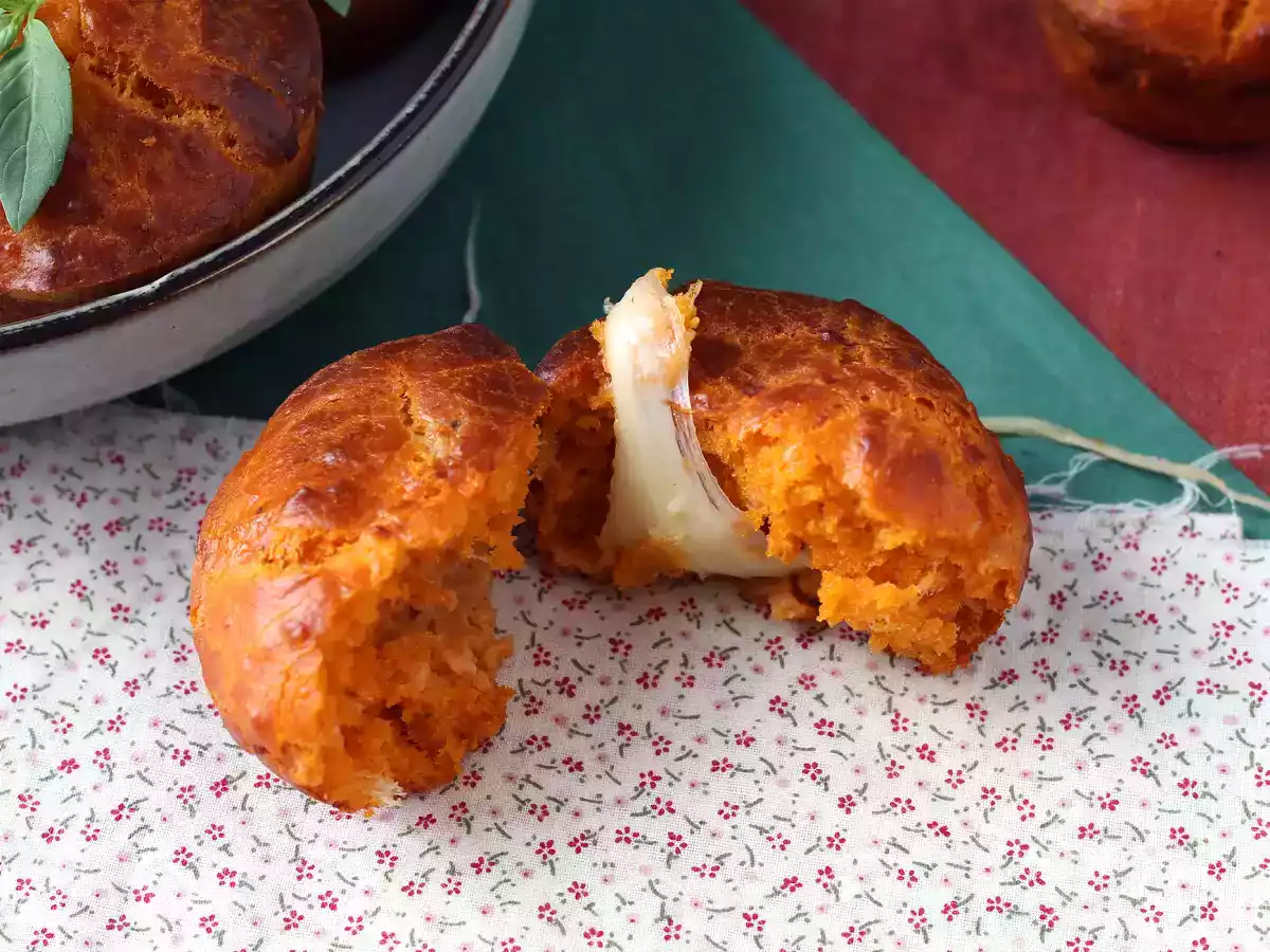 Tomato muffins with melty mozzarella inside - photo 7