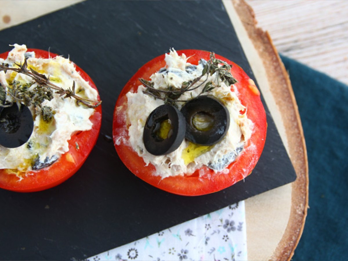 Tomatoes stuffed with tuna, creamcheese and olives - photo 3