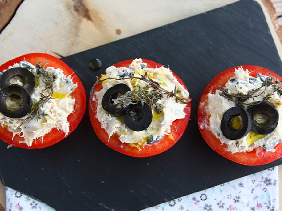 Tomatoes stuffed with tuna, creamcheese and olives - photo 4