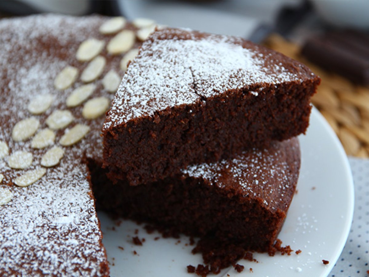 Torta Caprese - gluten free chocolate cake