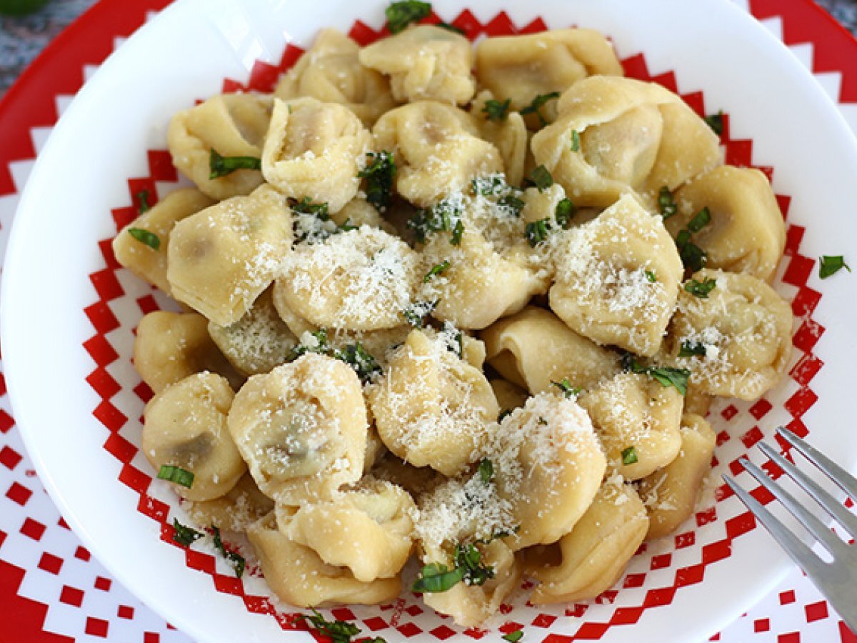 Tortellinis with parmesan, prosciutto and basil - photo 2