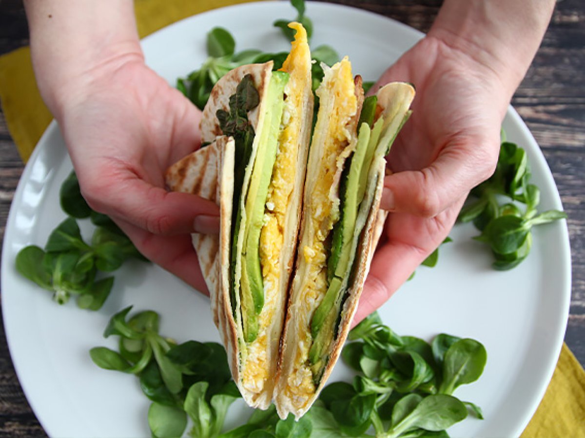 Tortilla wrap brunch style - Crunchwrap