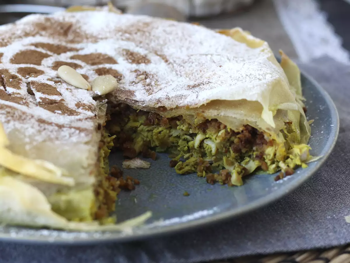 Traditional Moroccan pastilla with brick pastry, chicken and spices - photo 6