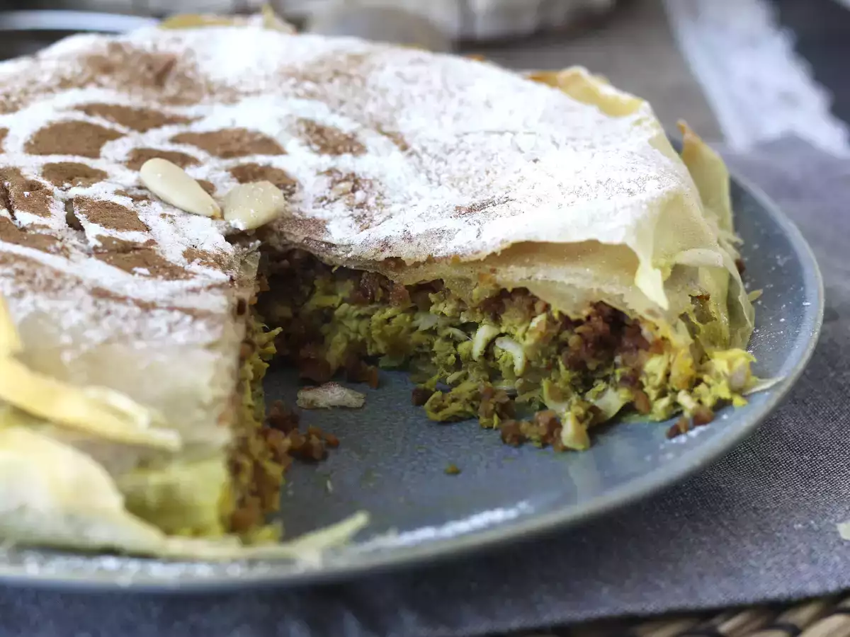 Traditional Moroccan pastilla with phyllo dough, chicken and spices - photo 6