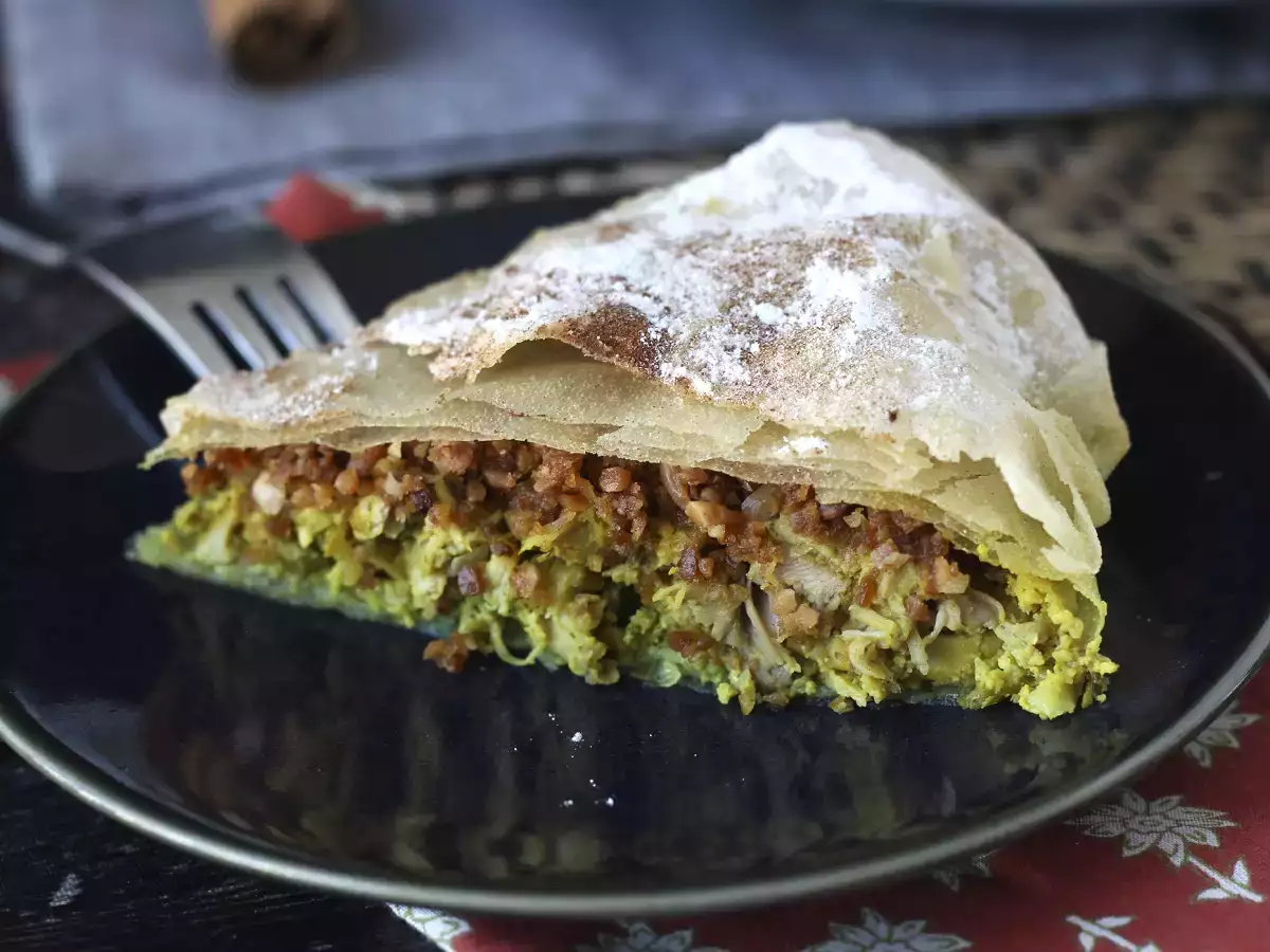 Traditional Moroccan pastilla with phyllo dough, chicken and spices - photo 7