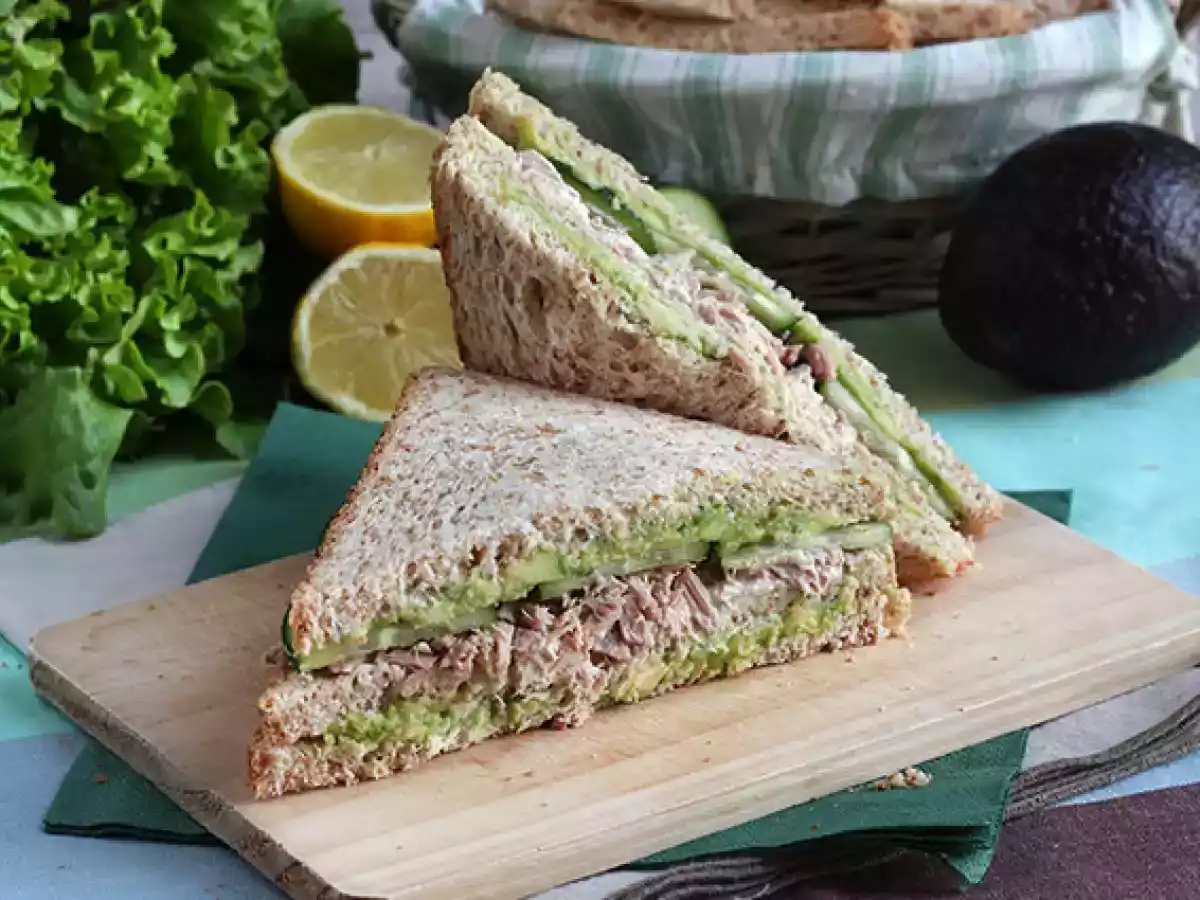 Tuna and avocado club sandwich - photo 3