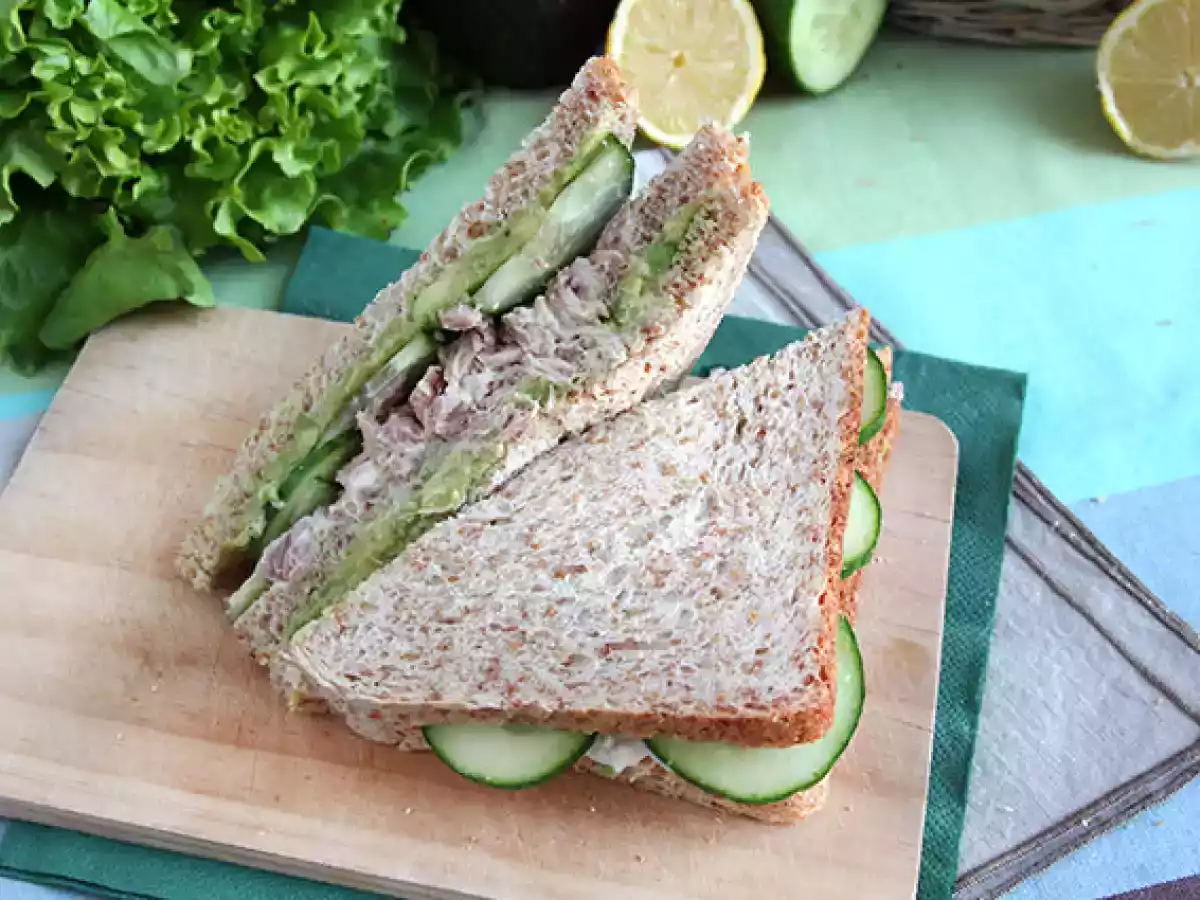 Tuna and avocado club sandwich - photo 4