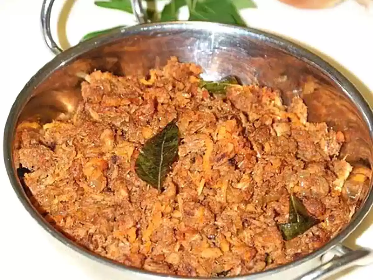 Tuna Chikkiyathu /Spicy Tuna Thoran (Stir-fried Tuna With Spices)