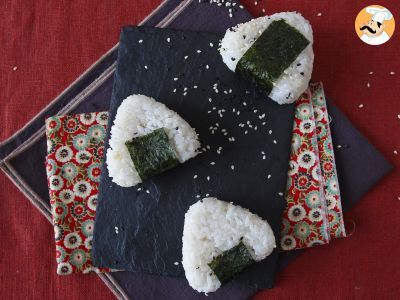 Tuna onigiri, the little Japanese triangular rice sandwich - おにぎり - photo 5