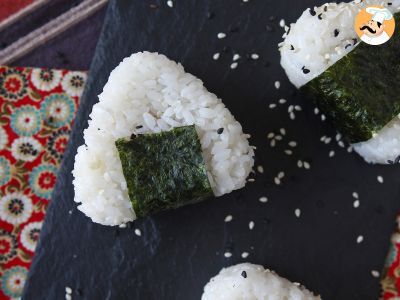 Tuna onigiri, the little Japanese triangular rice sandwich - おにぎり - photo 7