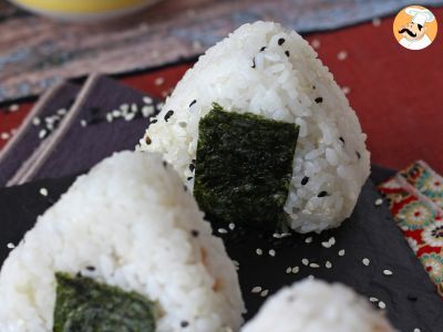 Tuna onigiri, the little Japanese triangular rice sandwich - おにぎり - photo 8