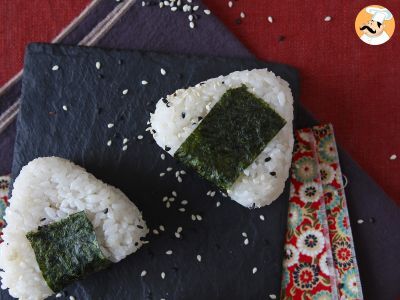 Tuna onigiri, the little Japanese triangular rice sandwich - おにぎり - photo 9