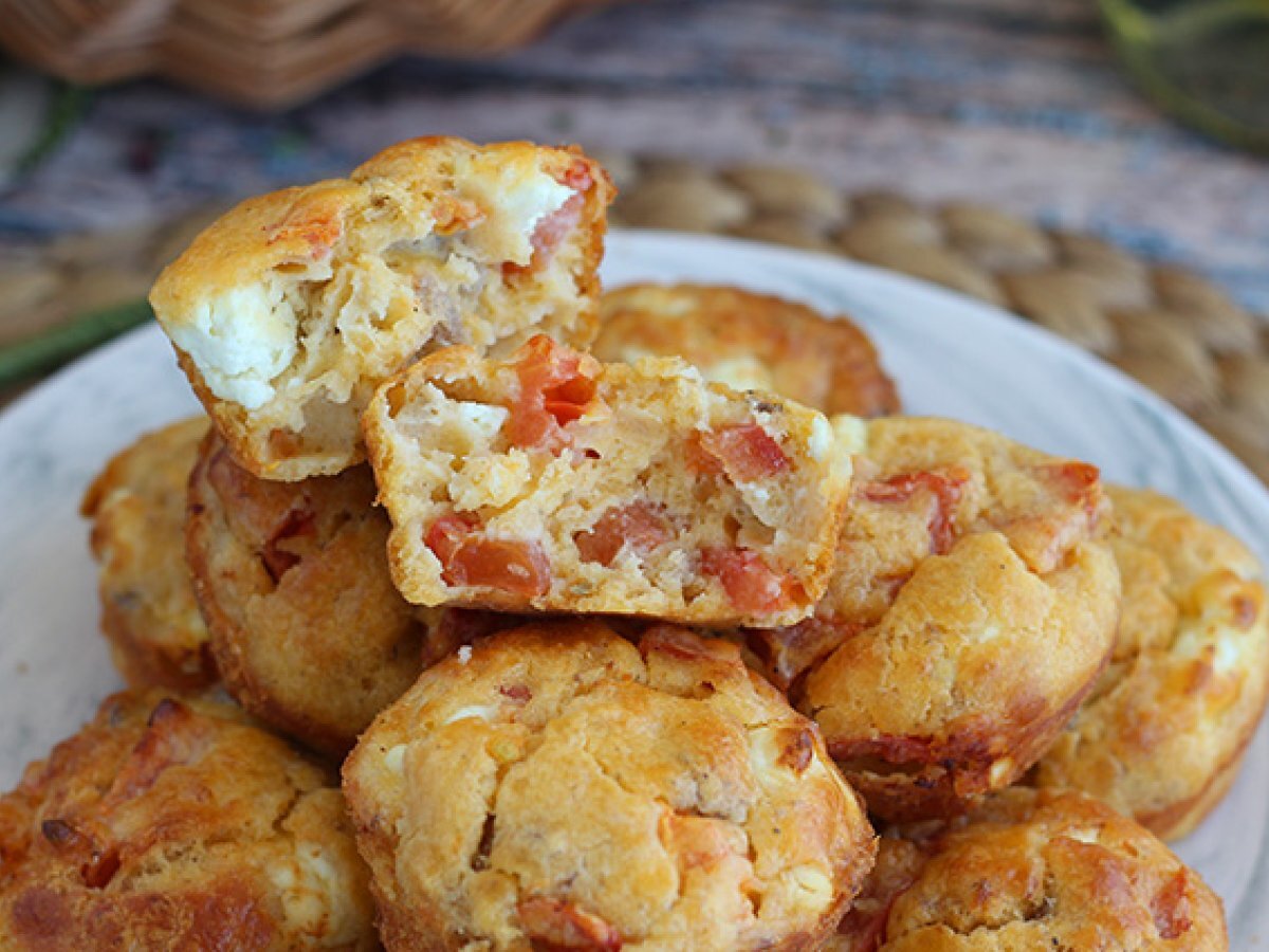 Tuna tomato and feta muffins - photo 3