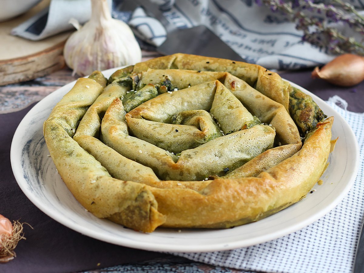 Turkish börek, crunchy and tasty stuffed filo with spinach