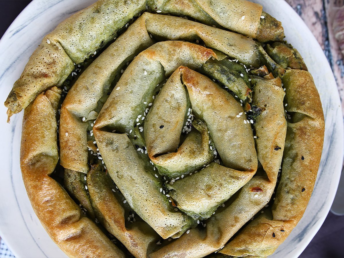 Turkish börek, crunchy and tasty stuffed filo with spinach - photo 4