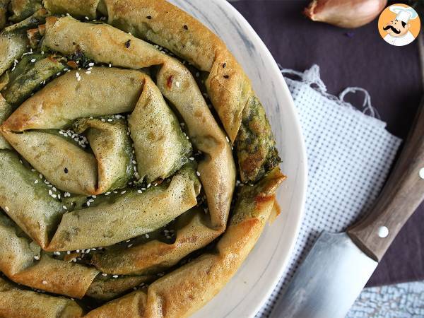 Turkish börek: crunchy and tasty stuffed filo with spinach and cheese - photo 2