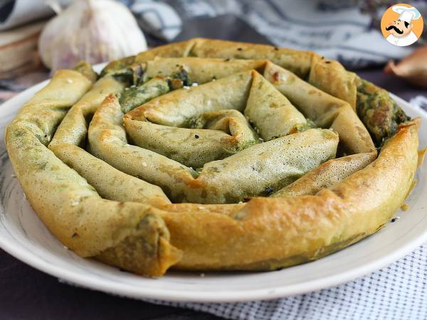 Turkish börek: crunchy and tasty stuffed filo with spinach and cheese - photo 3