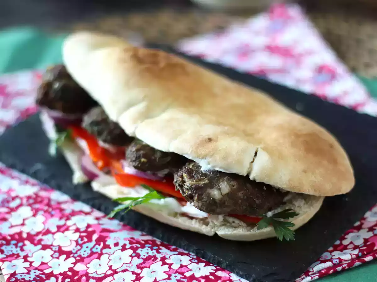 Turkish köfte meatball sandwiches in kebab bread - photo 4