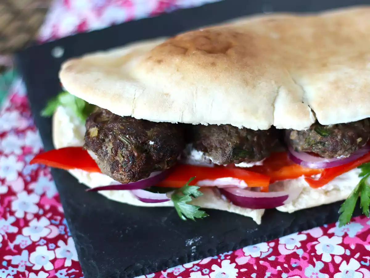 Turkish köfte meatball sandwiches in kebab bread - photo 5